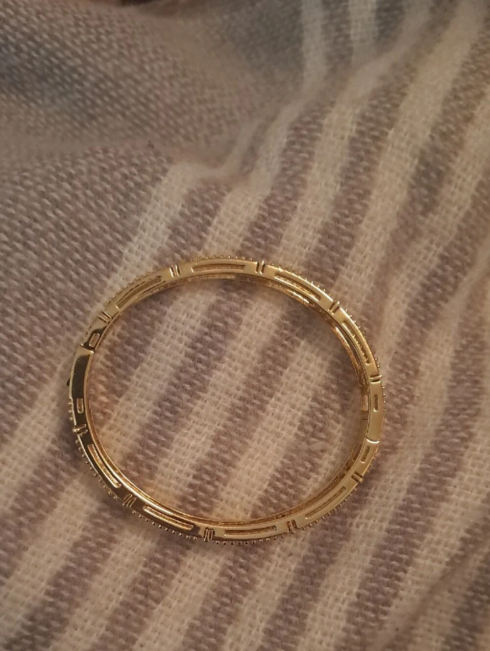 N/A elegant gold
